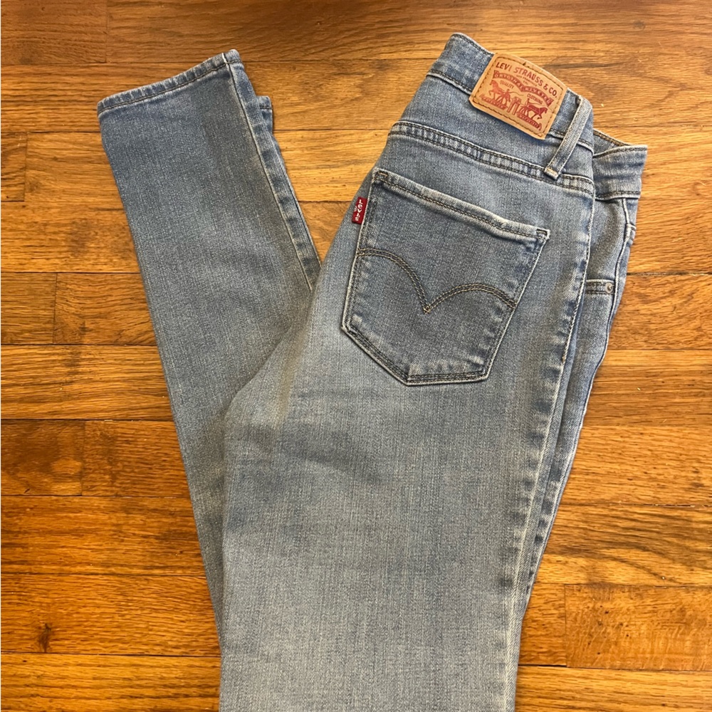 Levi Jeans- Medium Wash
